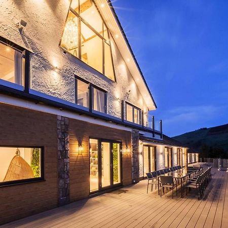Clwyd Gate Manor Pool Sauna Hottub Cave Wales Рутин Екстериор снимка