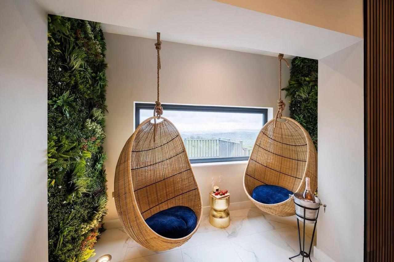 Clwyd Gate Manor Pool Sauna Hottub Cave Wales Рутин Екстериор снимка