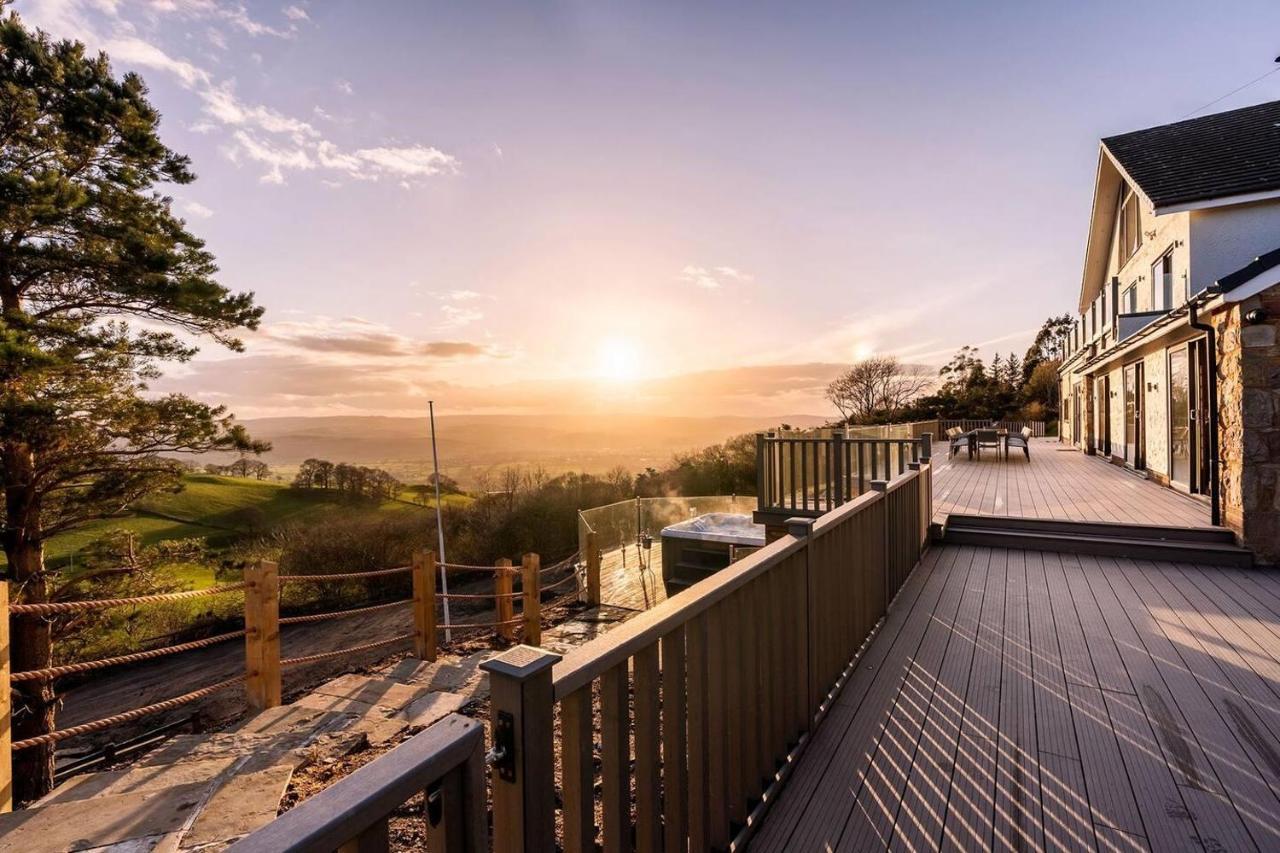 Clwyd Gate Manor Pool Sauna Hottub Cave Wales Рутин Екстериор снимка
