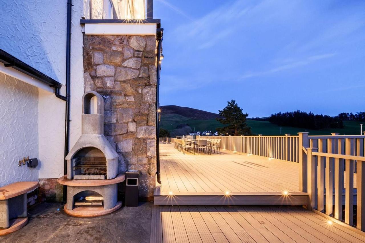 Clwyd Gate Manor Pool Sauna Hottub Cave Wales Рутин Екстериор снимка