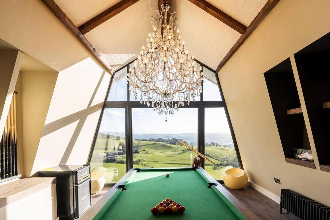 Clwyd Gate Manor Pool Sauna Hottub Cave Wales Рутин Екстериор снимка