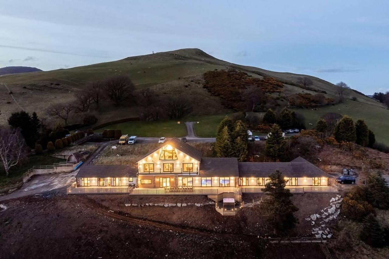 Clwyd Gate Manor Pool Sauna Hottub Cave Wales Рутин Екстериор снимка