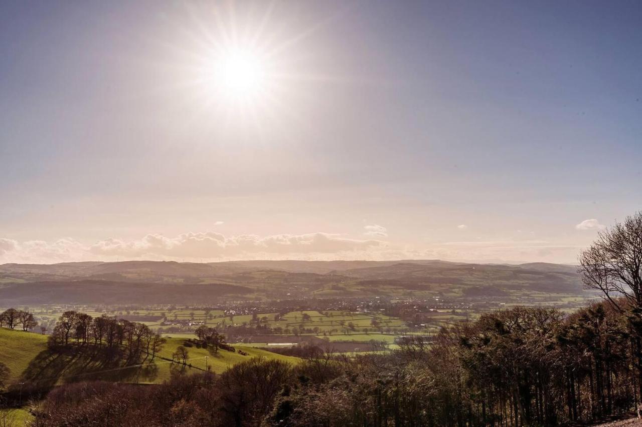 Clwyd Gate Manor Pool Sauna Hottub Cave Wales Рутин Екстериор снимка