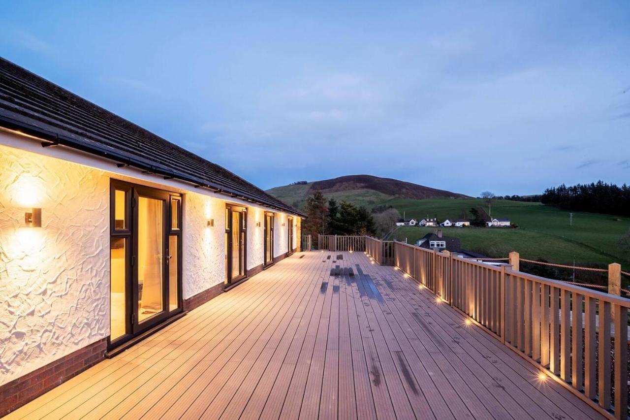 Clwyd Gate Manor Pool Sauna Hottub Cave Wales Рутин Екстериор снимка
